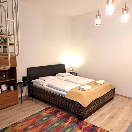 Orient Apartmanhaz เอ็กเกอร์ ภายนอก รูปภาพ