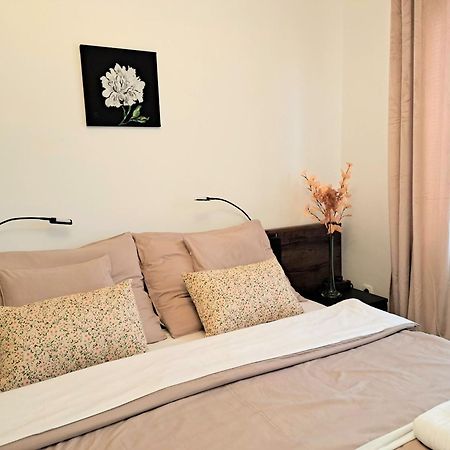 Orient Apartmanhaz เอ็กเกอร์ ภายนอก รูปภาพ