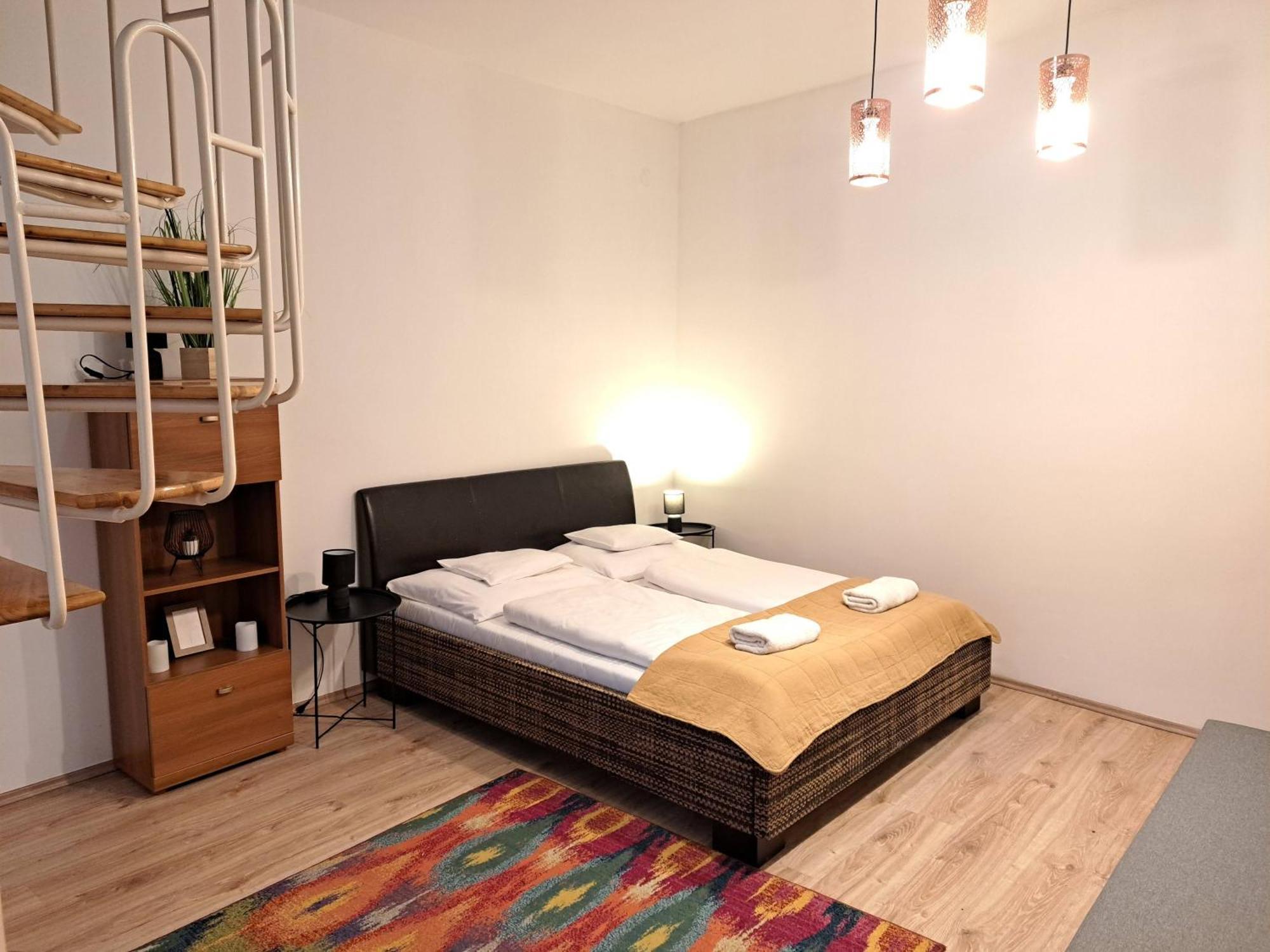 Orient Apartmanhaz เอ็กเกอร์ ภายนอก รูปภาพ