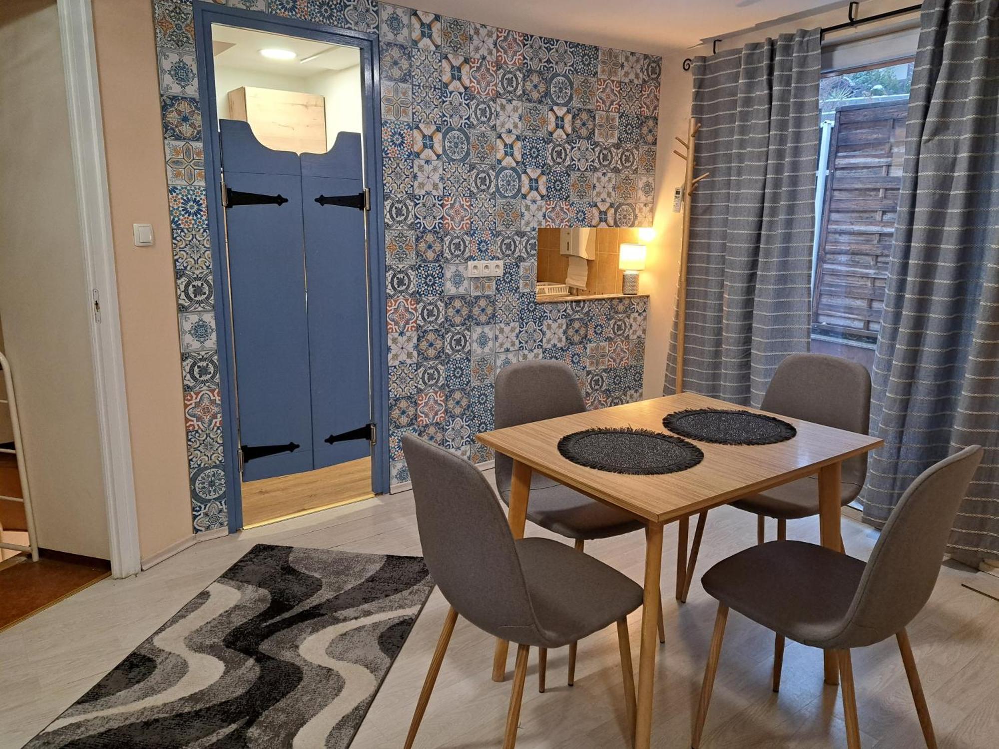 Orient Apartmanhaz เอ็กเกอร์ ภายนอก รูปภาพ