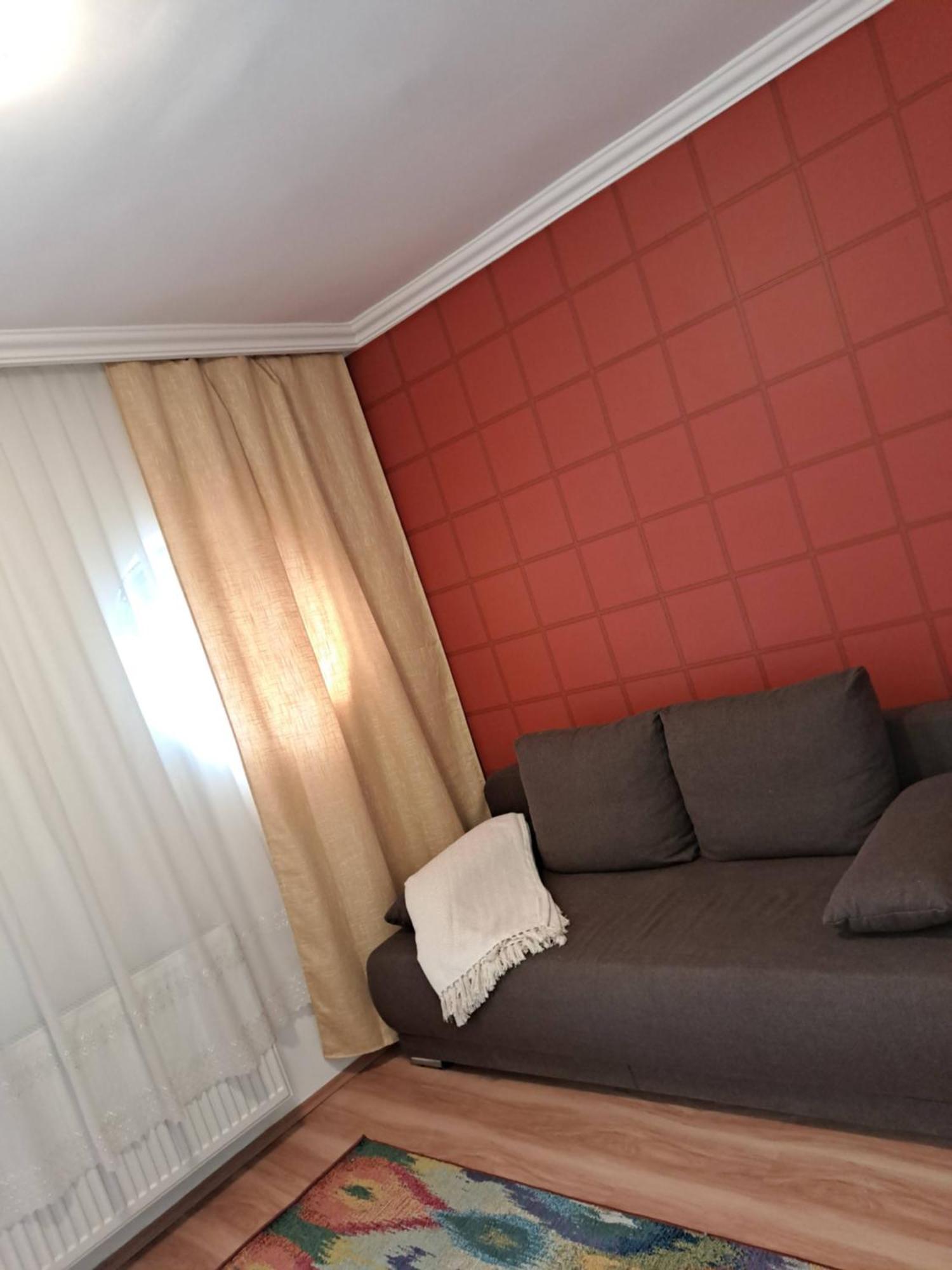 Orient Apartmanhaz เอ็กเกอร์ ภายนอก รูปภาพ