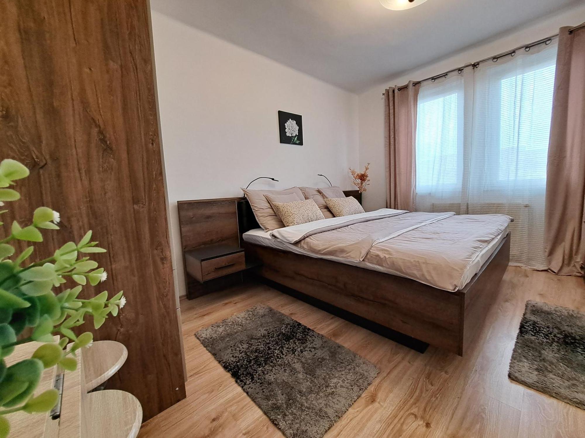 Orient Apartmanhaz เอ็กเกอร์ ภายนอก รูปภาพ