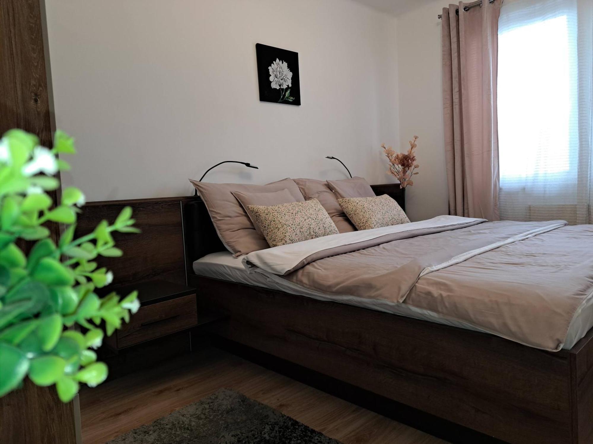 Orient Apartmanhaz เอ็กเกอร์ ภายนอก รูปภาพ