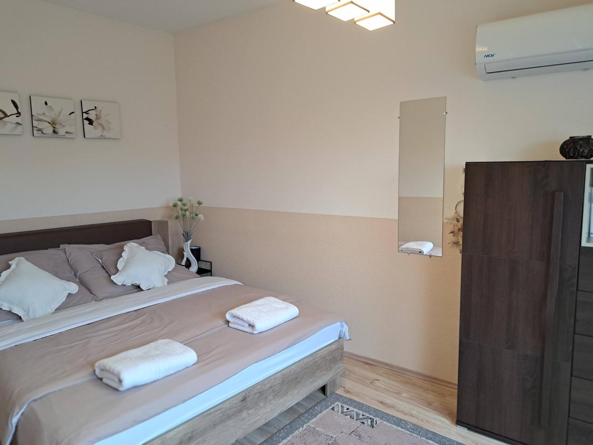 Orient Apartmanhaz เอ็กเกอร์ ภายนอก รูปภาพ