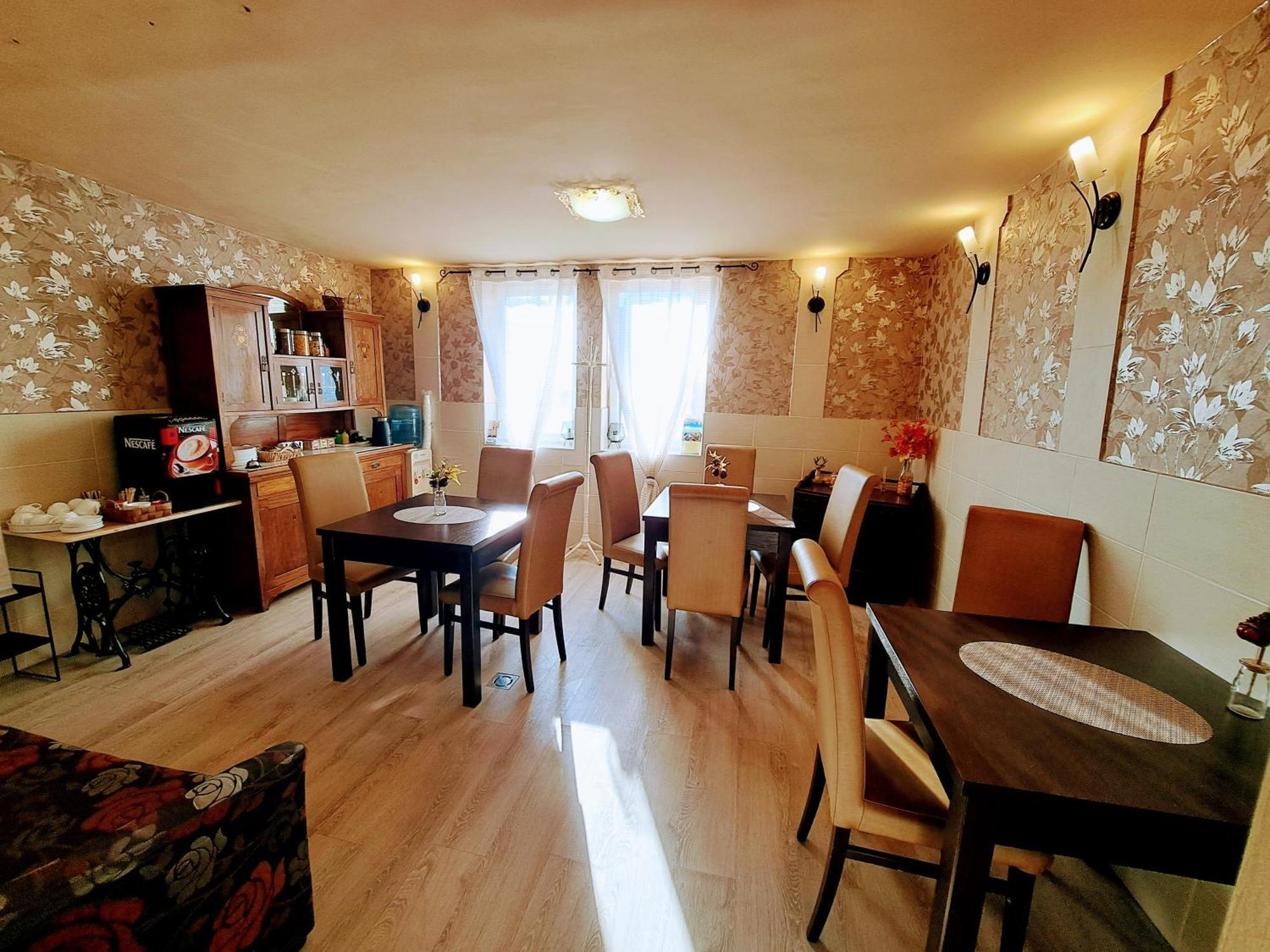 Orient Apartmanhaz เอ็กเกอร์ ภายนอก รูปภาพ