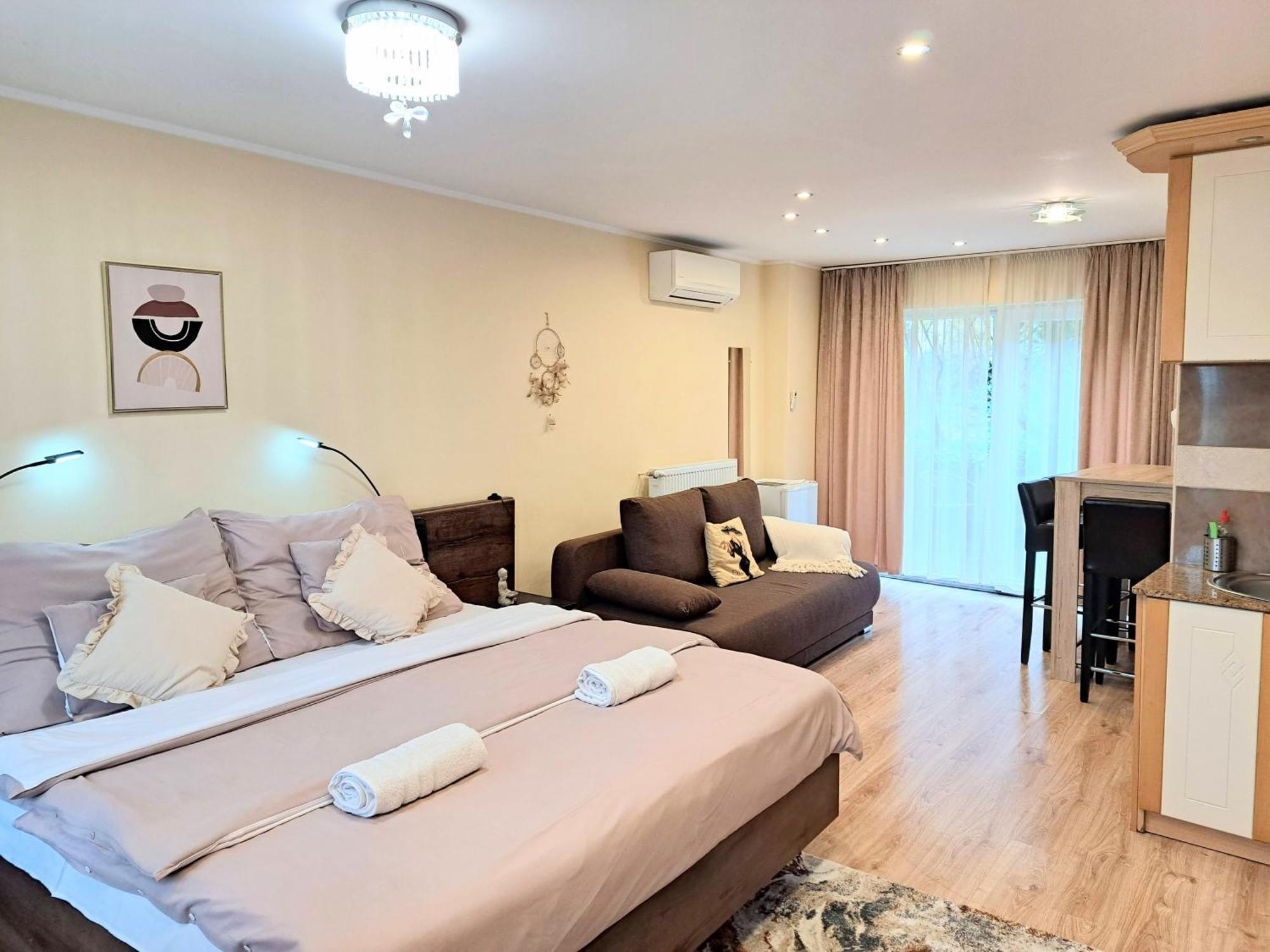 Orient Apartmanhaz เอ็กเกอร์ ภายนอก รูปภาพ