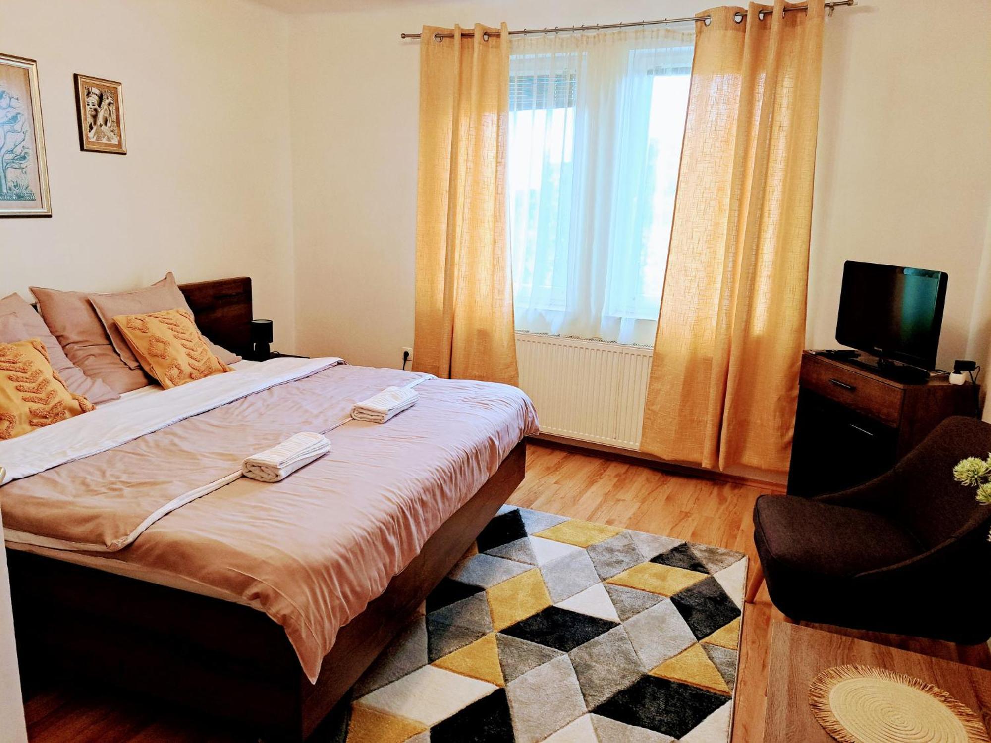 Orient Apartmanhaz เอ็กเกอร์ ภายนอก รูปภาพ