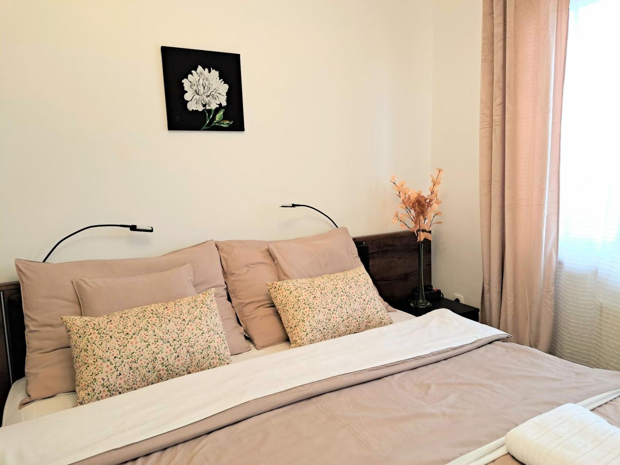 Orient Apartmanhaz เอ็กเกอร์ ภายนอก รูปภาพ