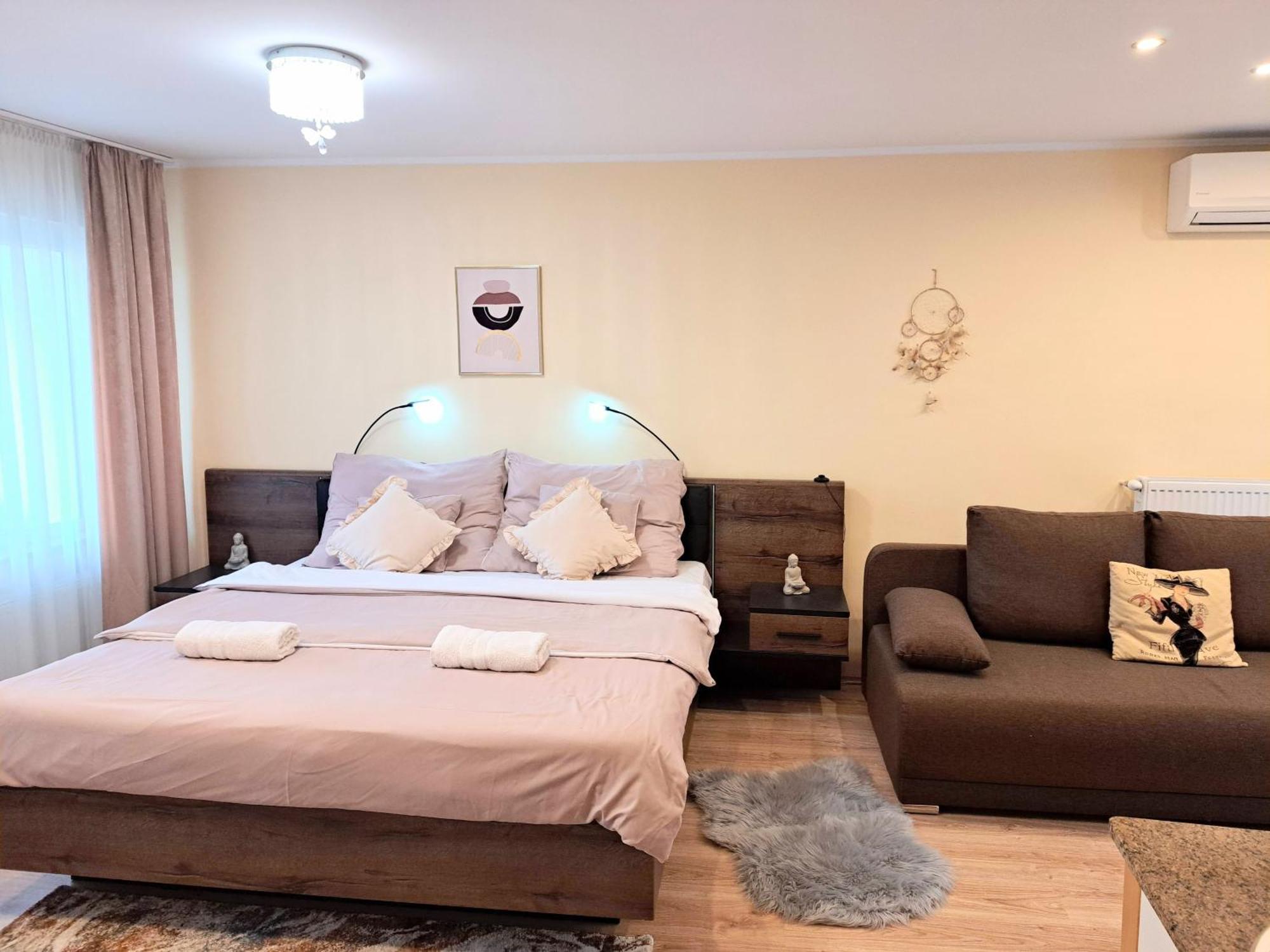 Orient Apartmanhaz เอ็กเกอร์ ภายนอก รูปภาพ